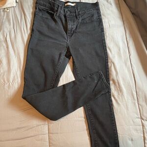 Classic Black Levi’s Women's Skinny Jeans
